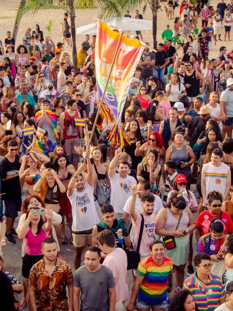 Público da 24ª Parada pela Diversidade Sexual do Ceará
